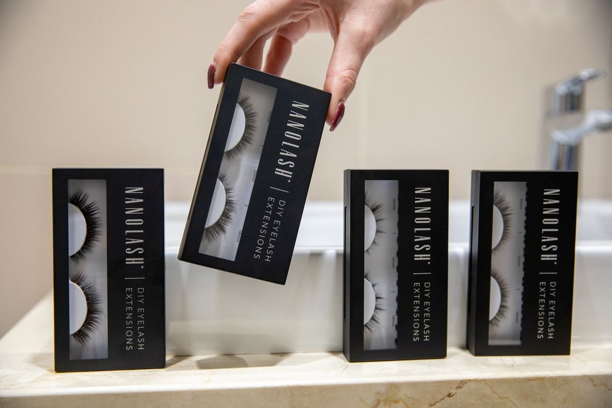 Ψεύτικες βλεφαρίδες για DIY εξτένσιον βλεφαρίδων στο σπίτι